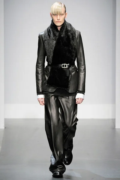 Look 10
